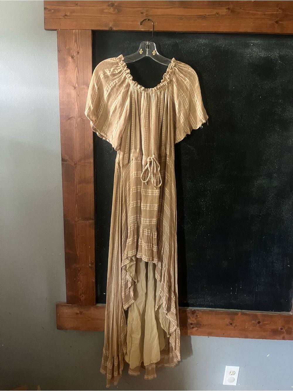 Sundress Alena Dress in Lisbonne Beige Off-Shoulder Beige High-Low Maxi Dress - Picture 4 of 9
